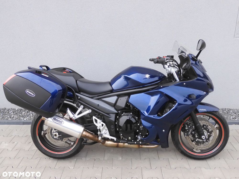 Suzuki GSX - 12