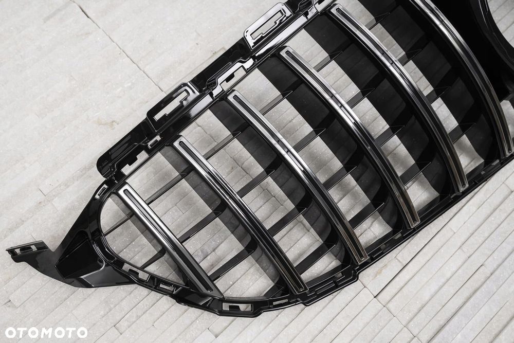 mercedes c-class w205 2019+ z kamerą grill gt panamericana srebrny - 7