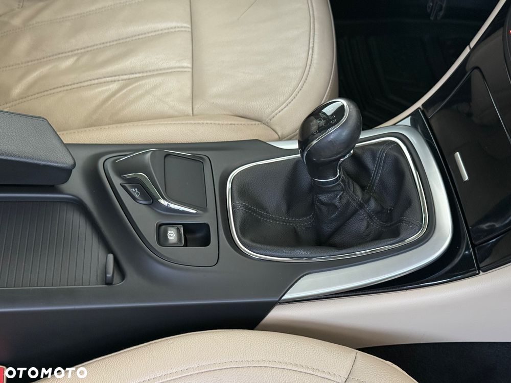 Opel Insignia - 12