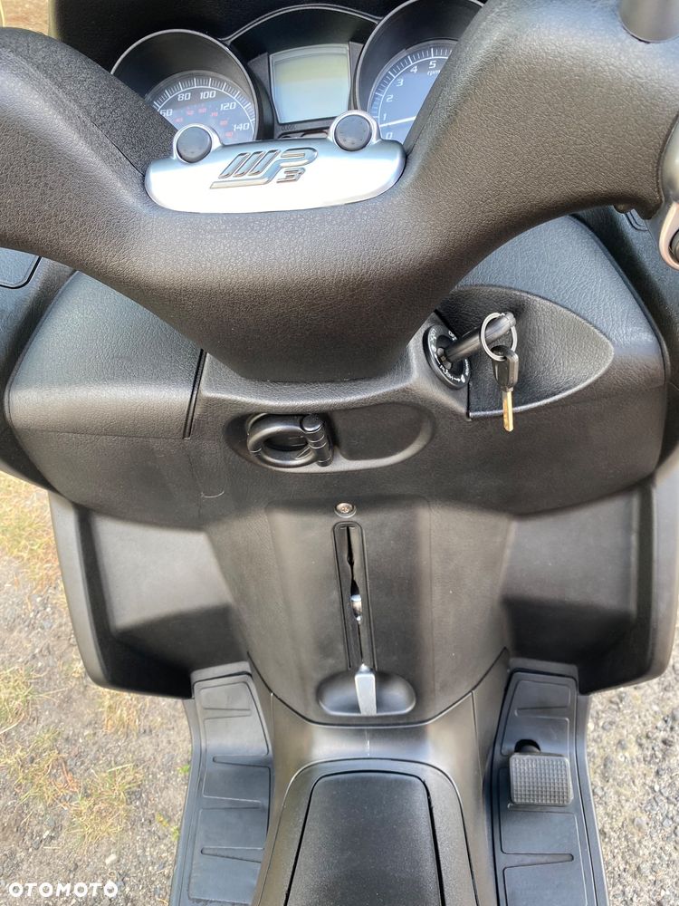 Piaggio MP-3 - 8