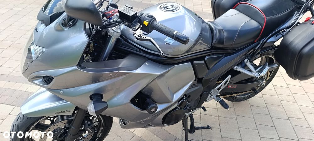 Suzuki GSX - 17