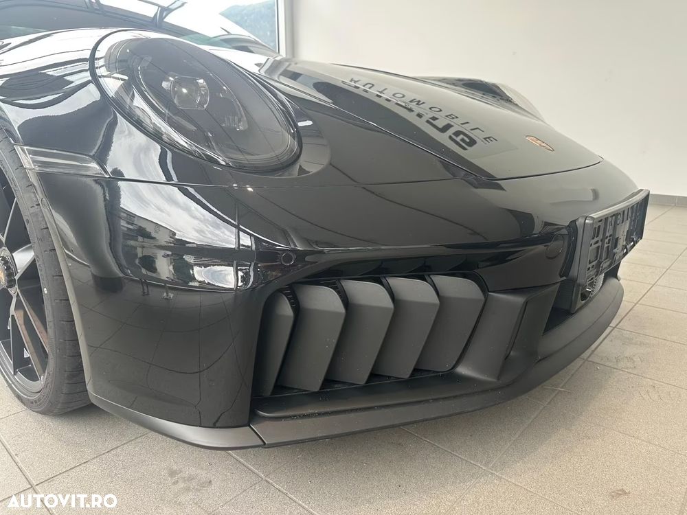 Porsche 911 Carrera 4 GTS PDK - 8