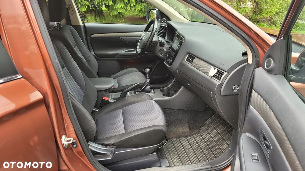 Mitsubishi Outlander 2.2 DID Intense + - 13