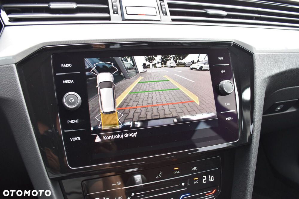 Volkswagen Passat - 16