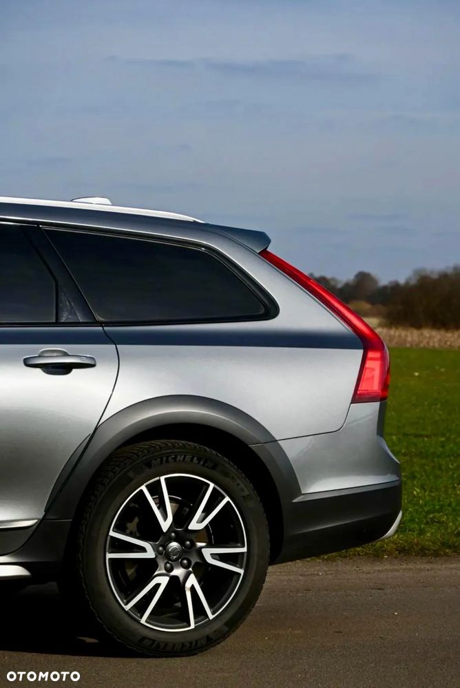 Volvo V90 D5 SCR AWD Momentum Pro - 11
