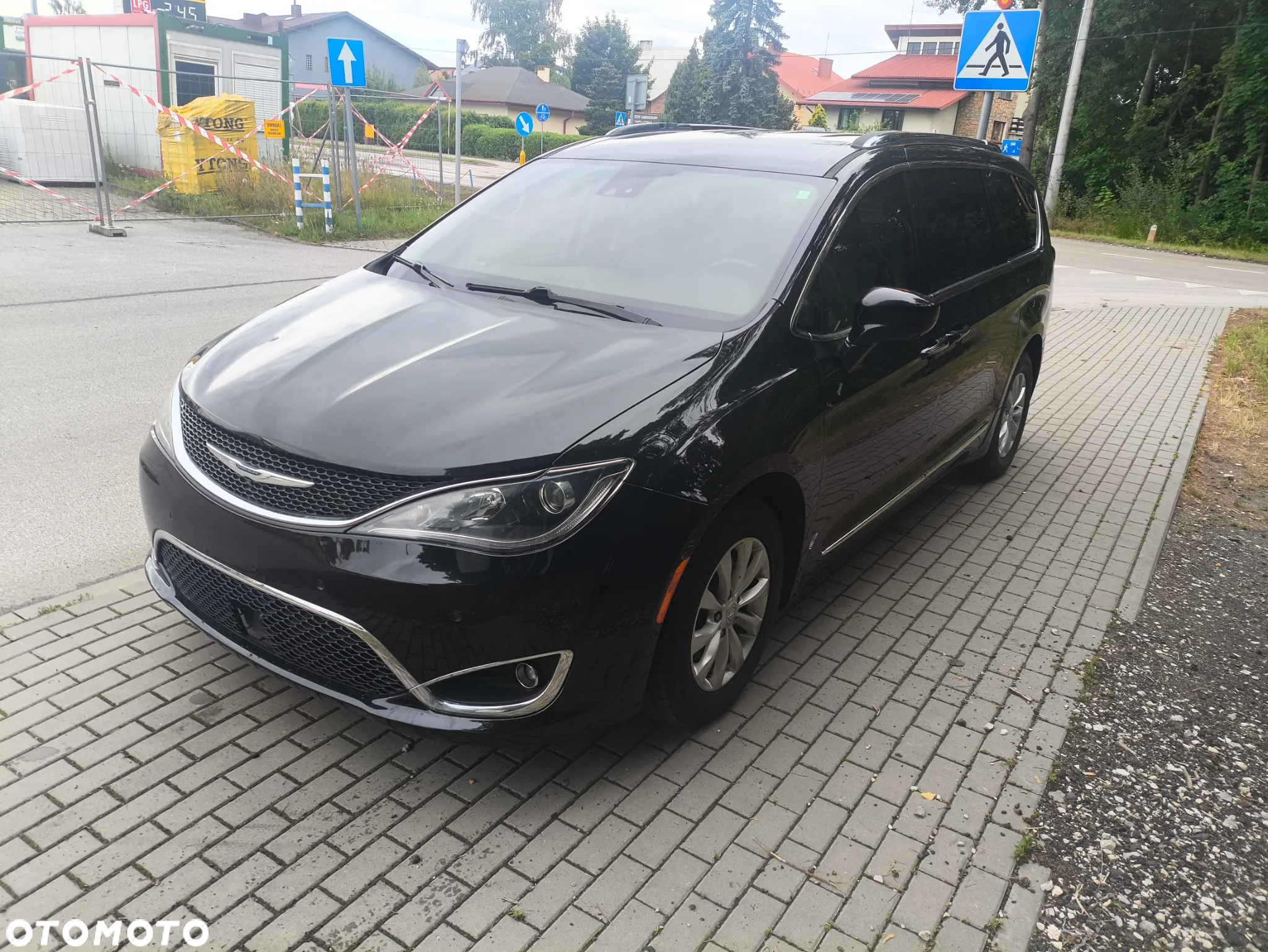 Chrysler Pacifica - 4