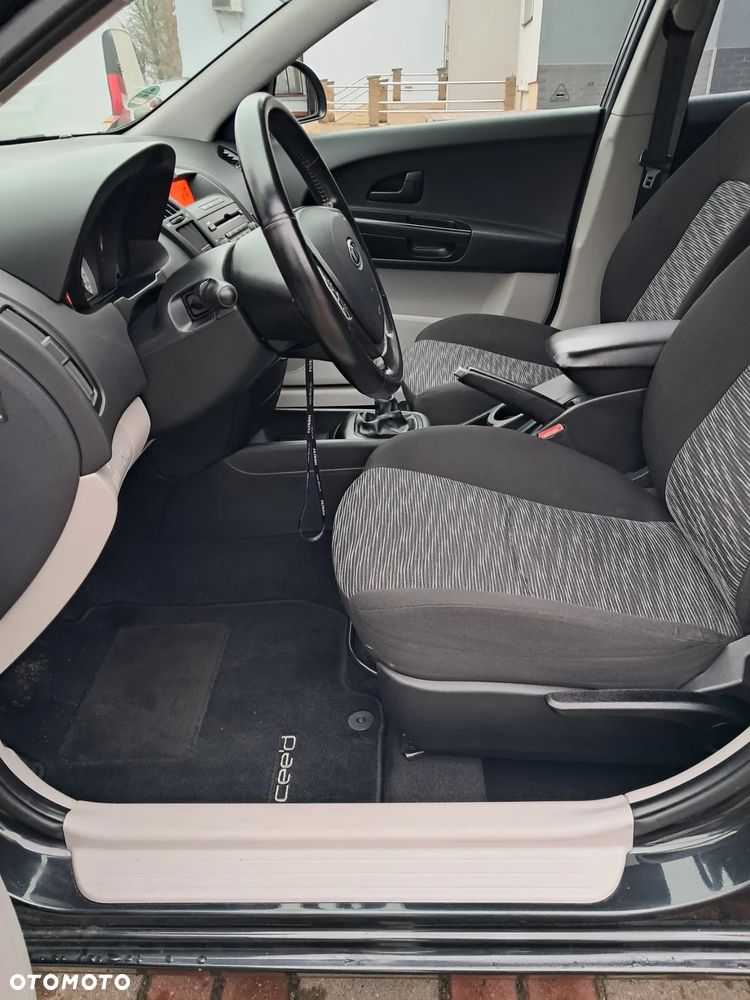 Kia Ceed 1.4 CVVT LX - 16