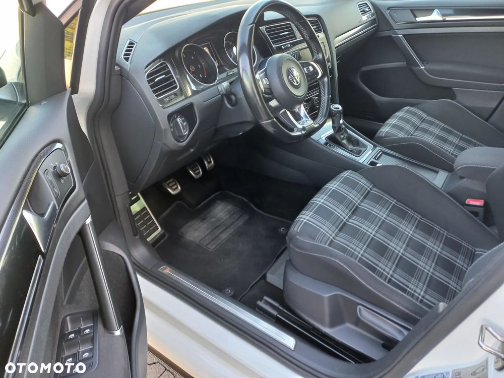 Volkswagen Golf - 25