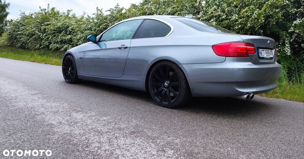 BMW Seria 3 330i - 3