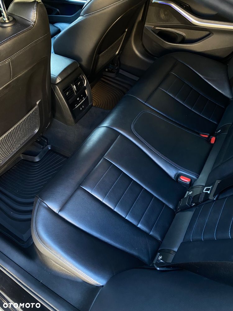 BMW Seria 3 330i M Sport sport - 11