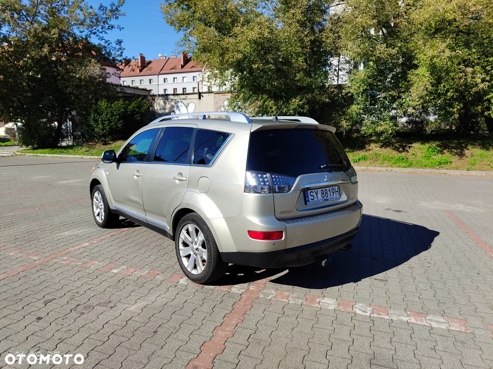 Mitsubishi Outlander 2.0 DID Instyle NAVI - 3