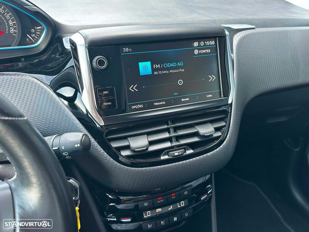 Peugeot 2008 1.2 PureTech Allure EAT6 - 10