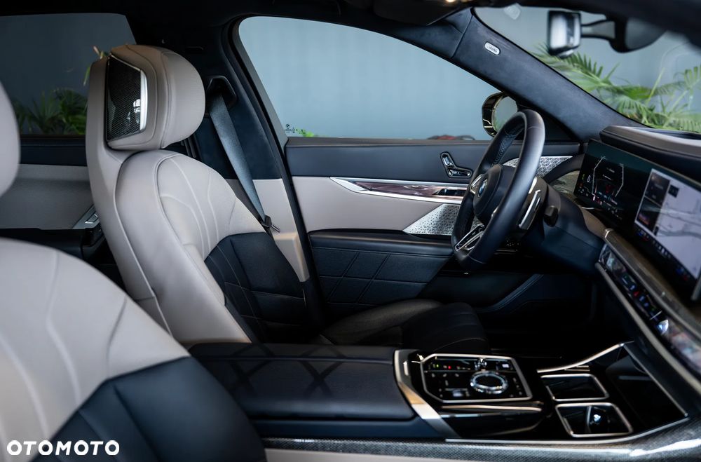 BMW Seria 7 740d xDrive sport - 34