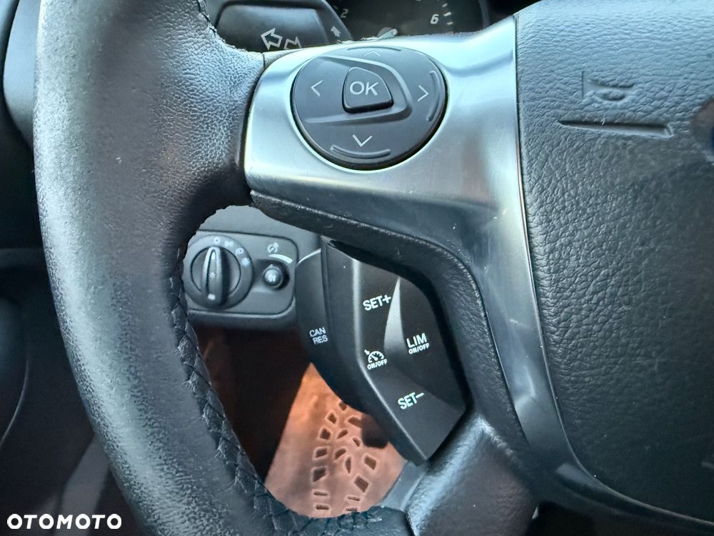 Ford Kuga 1.6 EcoBoost 2x4 Titanium - 24