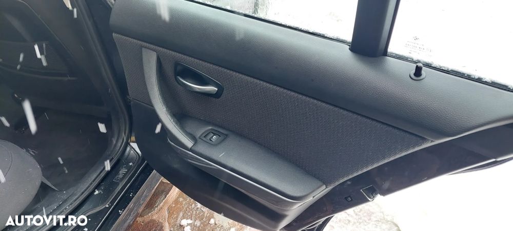 BMW Seria 3 320i - 9