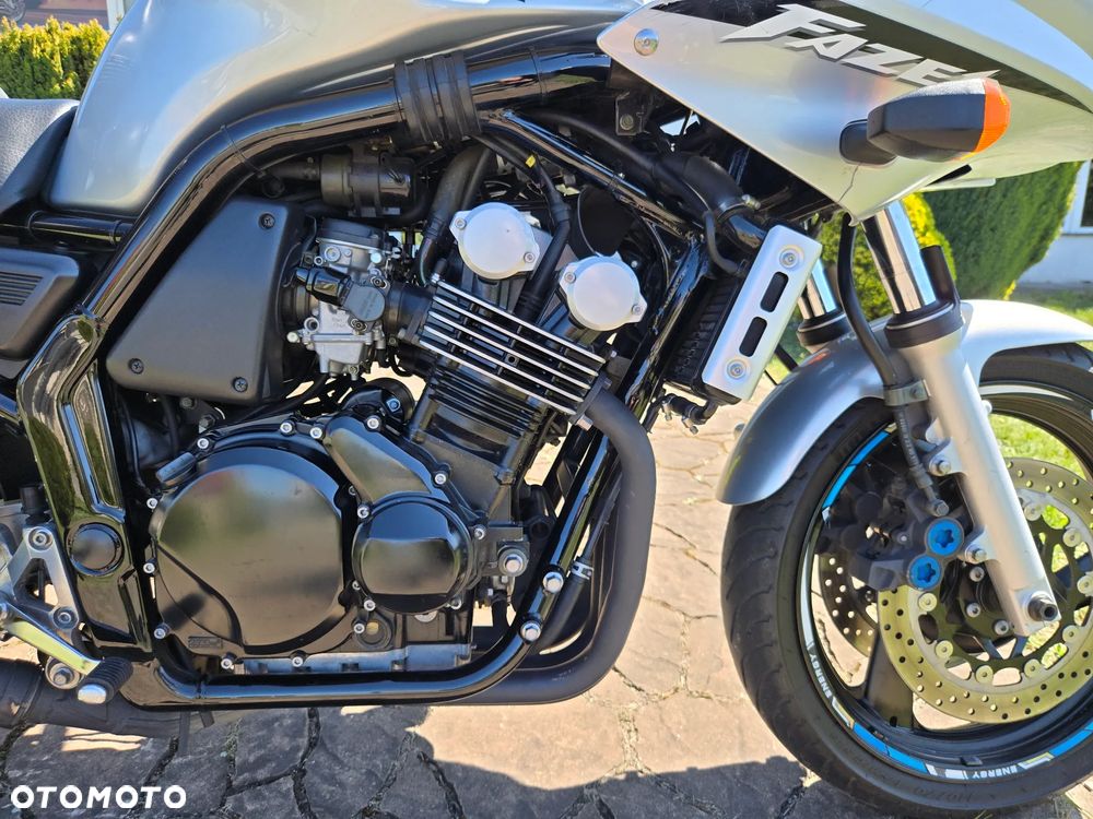 Yamaha FZS - 22
