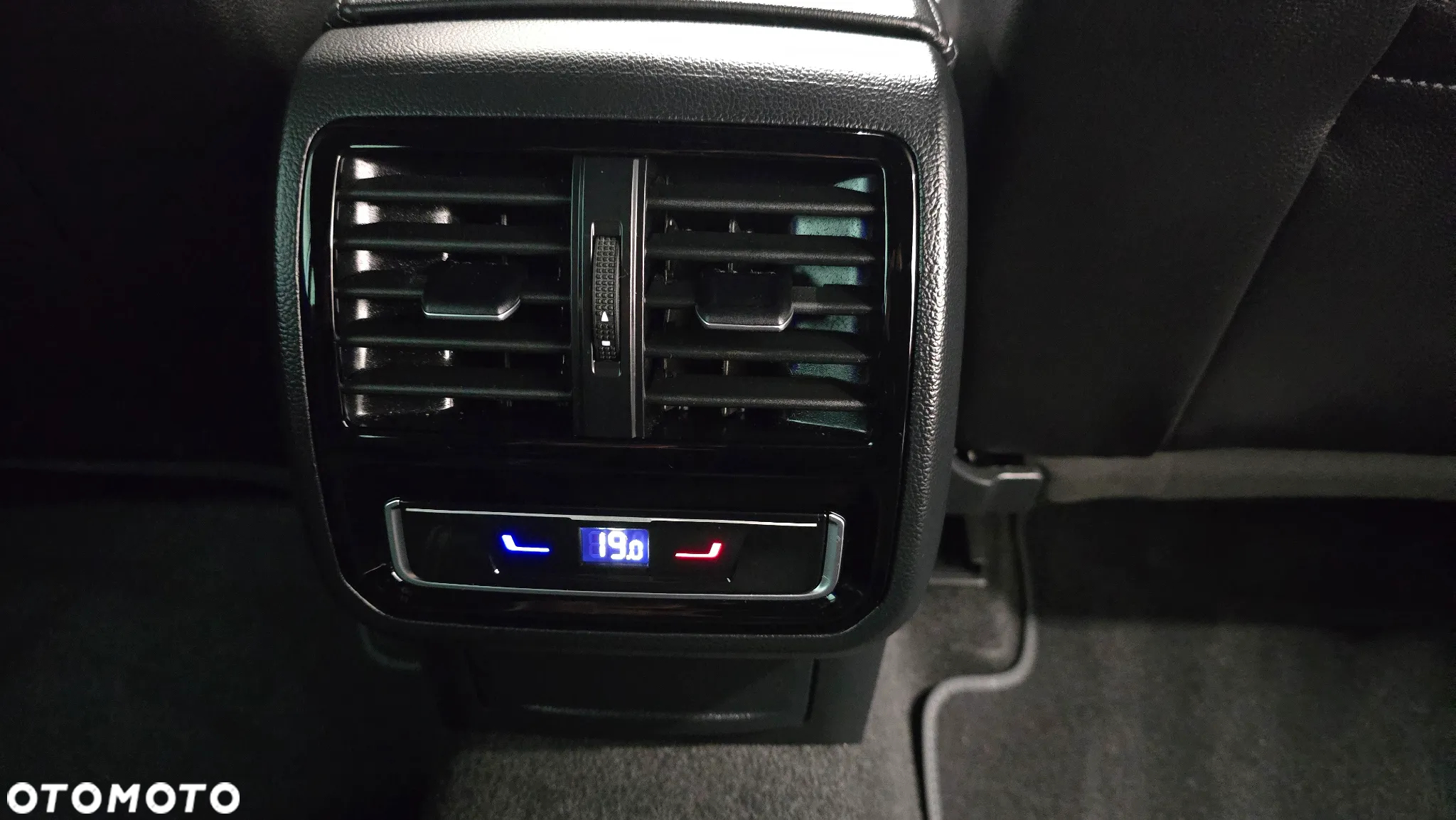 Volkswagen Passat 2.0 TDI SCR R-Line DSG - 15