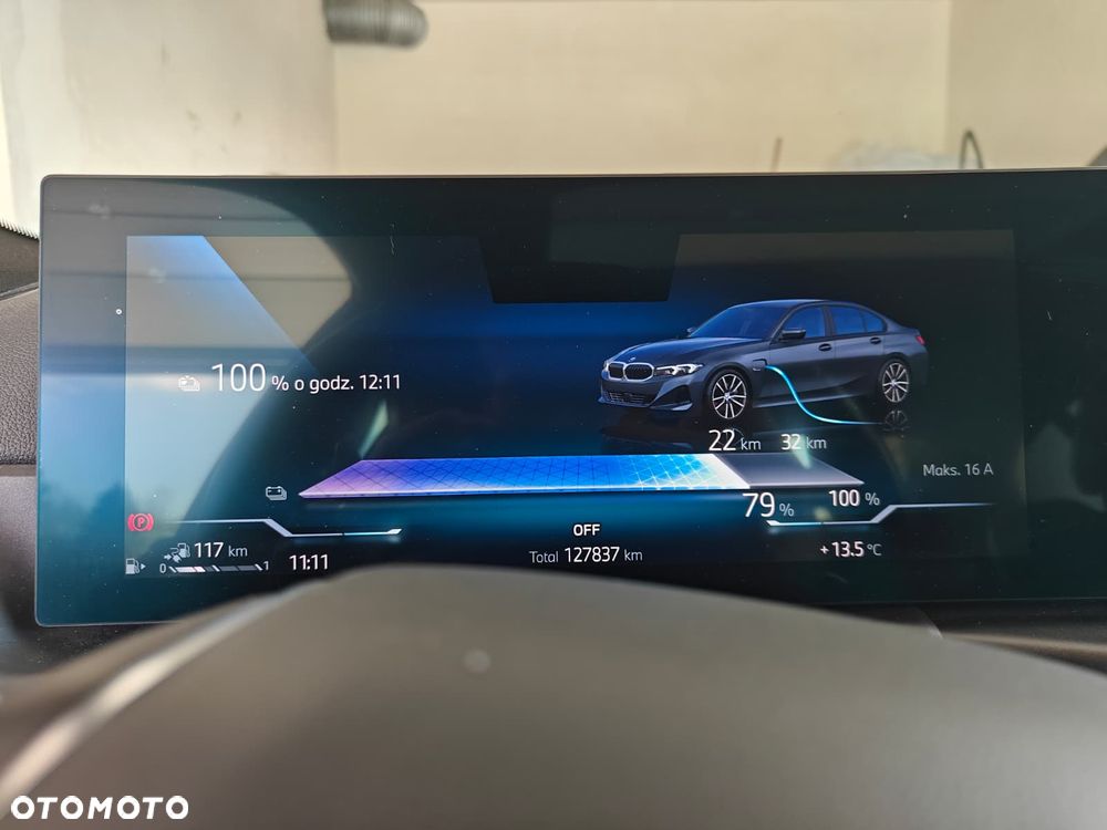 BMW Seria 3 330e M Sport - 28