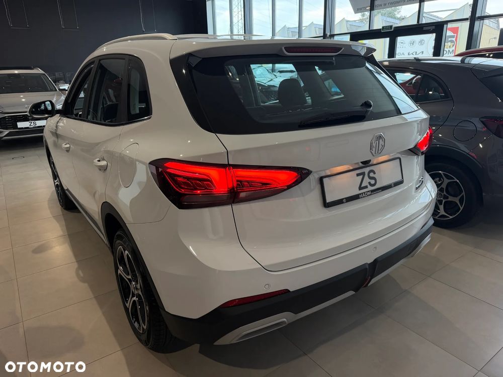 MG ZS Hybrid+ - 4