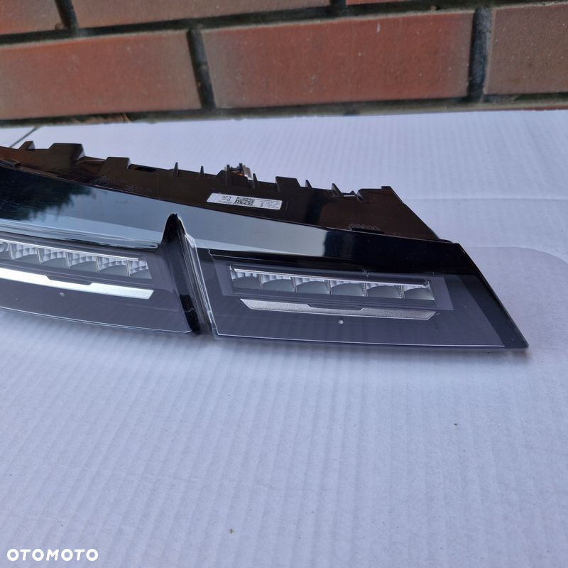 LAMPA LED KLAPY BAGAŻNIKA TYŁ TYLNEJ LEWA PEUGEOT 308 III P5 T10 9835300680 - 2
