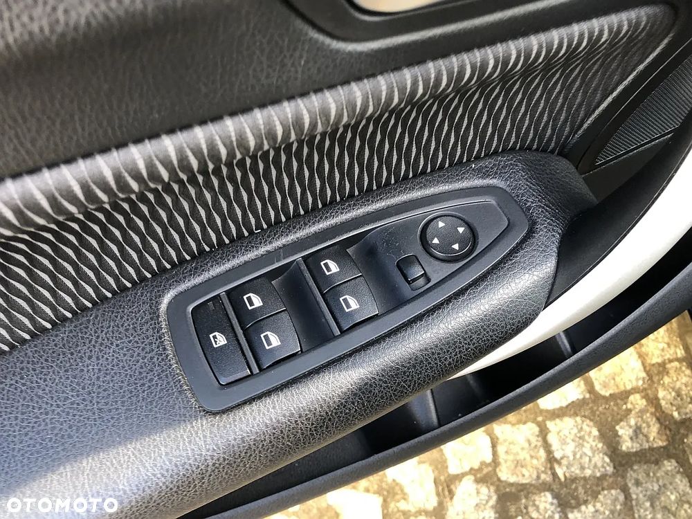 BMW Seria 1 118d DPF - 19