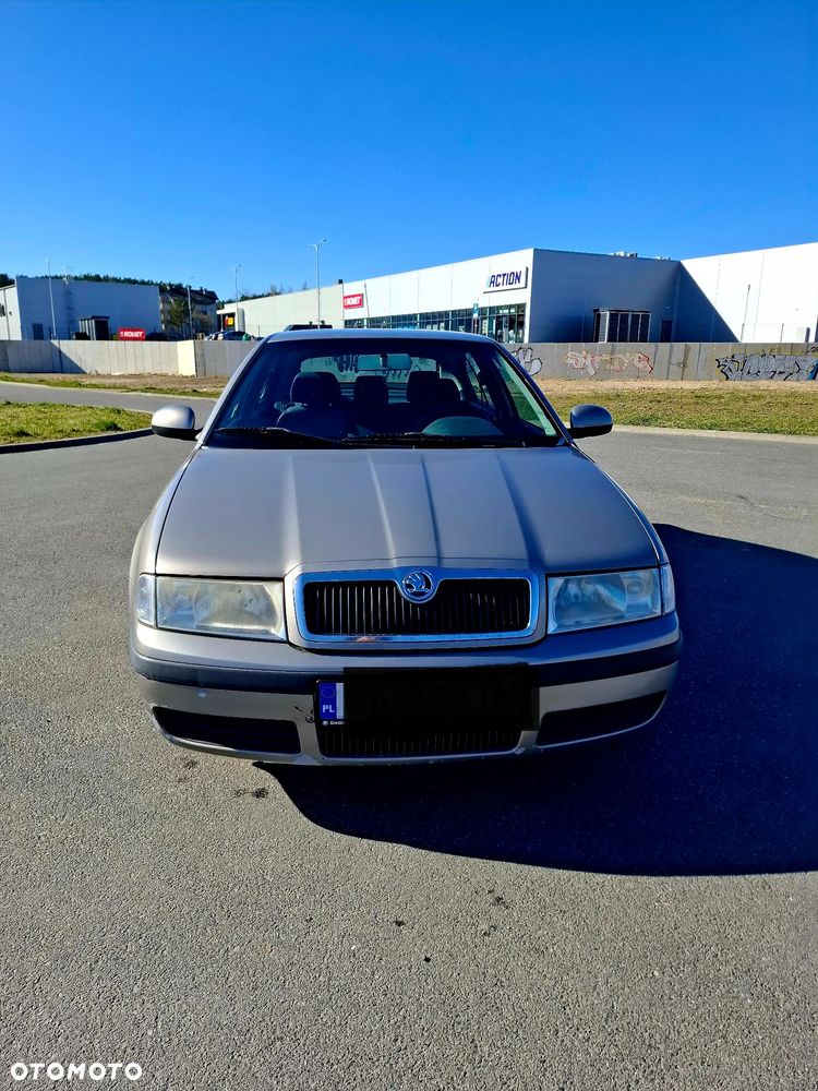 Skoda Octavia 1.6 Tour - 10