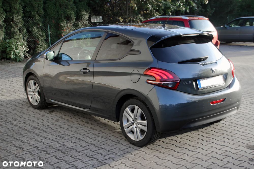 Peugeot 208 1.6 BlueHDi Allure S&S - 5