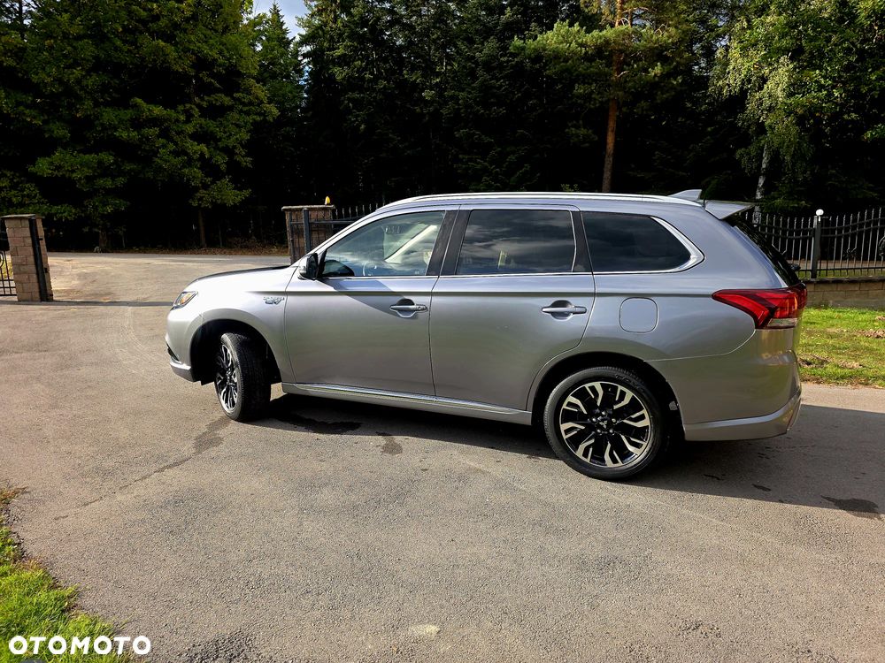 Mitsubishi Outlander - 4
