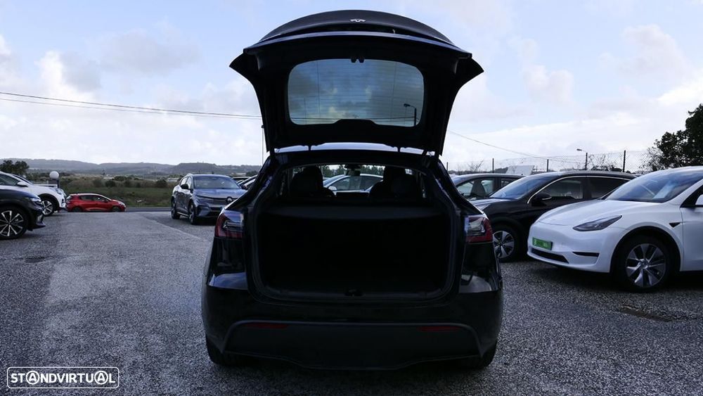 Tesla Model Y Long Range Dual Motor AWD - 12