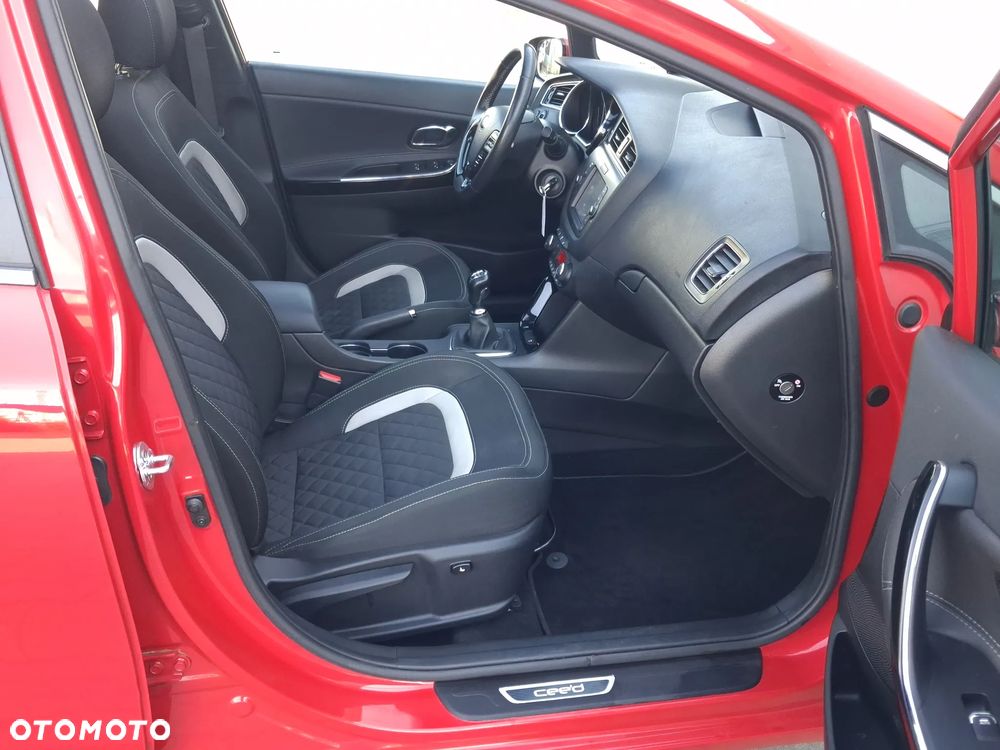 Kia Ceed 1.6 CRDi 136 ISG GT Line - 34