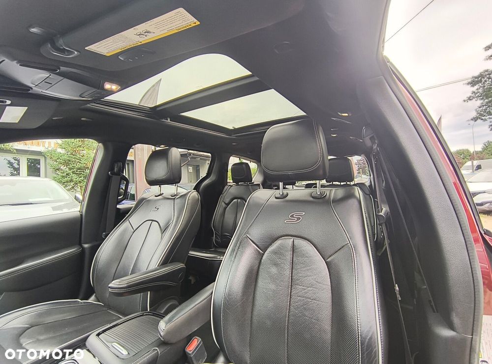 Chrysler Pacifica - 24