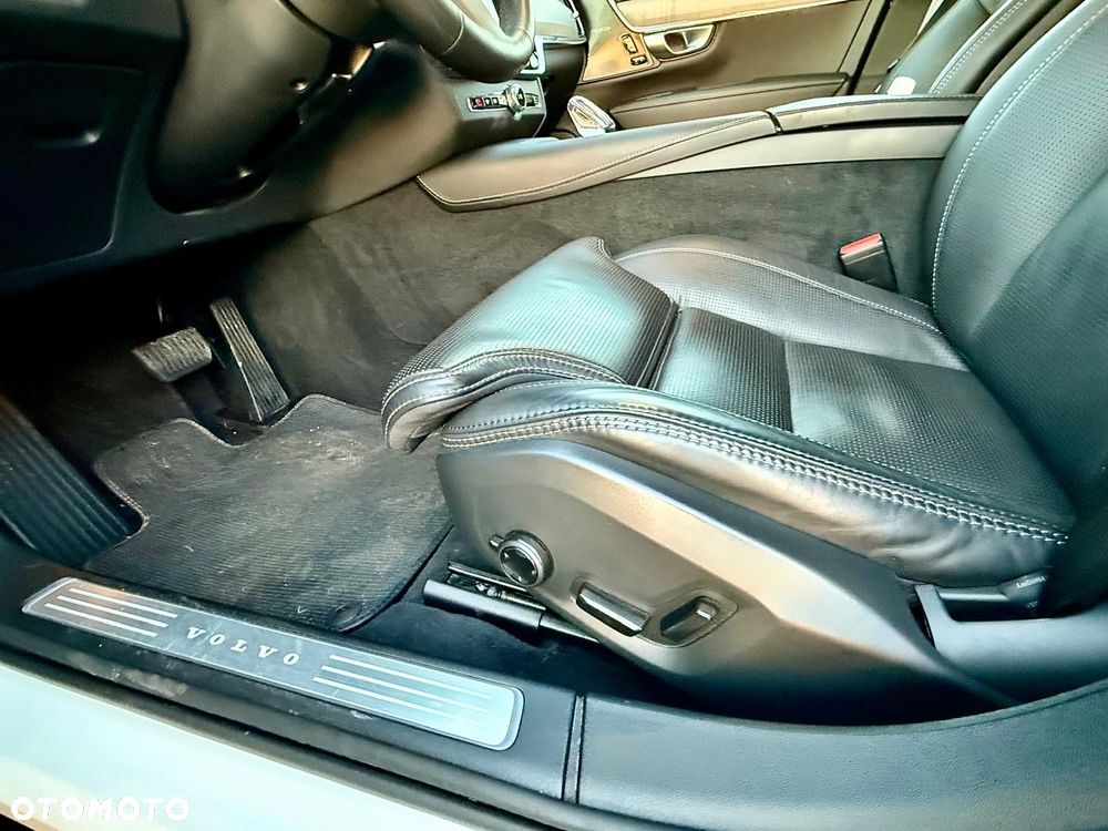 Volvo V90 Cross Country - 40