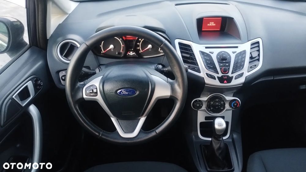 Ford Fiesta 1.25 Champions Edition - 17