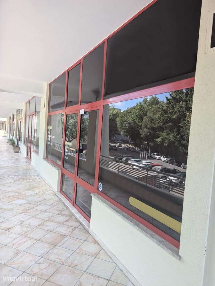 Loja para arrendamento em localização central - Grande imagem: 3/10