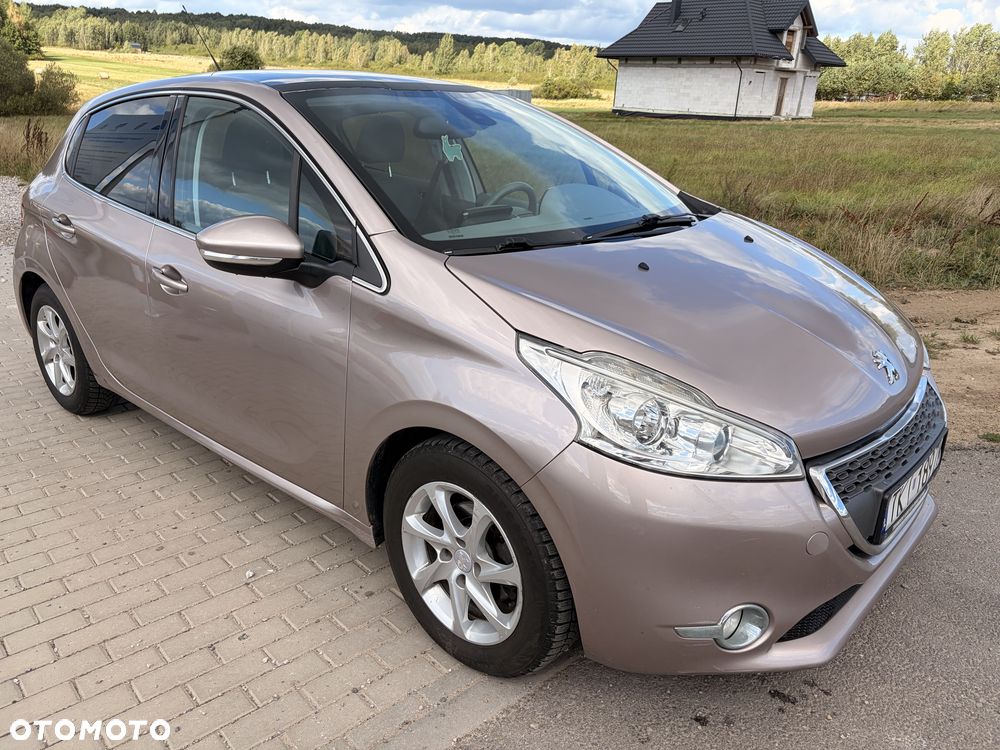 Peugeot 208 - 1