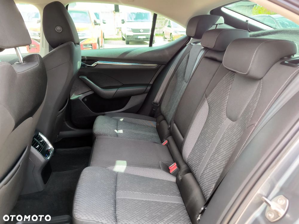 Skoda Octavia 2.0 TDI Style DSG - 11