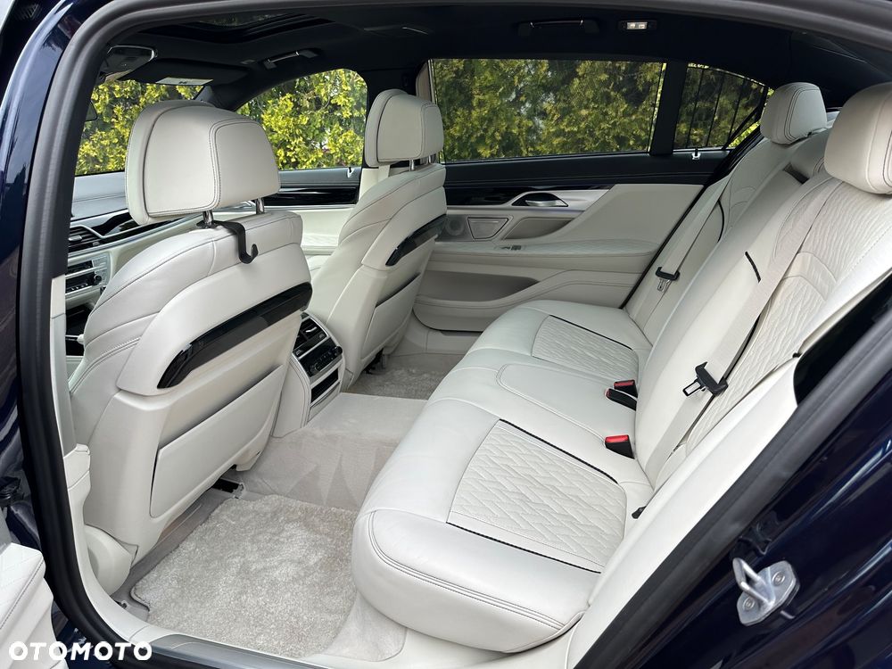 BMW Seria 7 745Le xDrive - 16