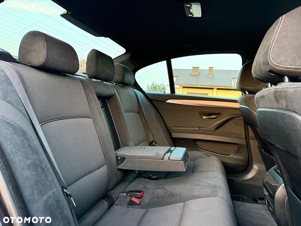 BMW Seria 5 525d xDrive - 24