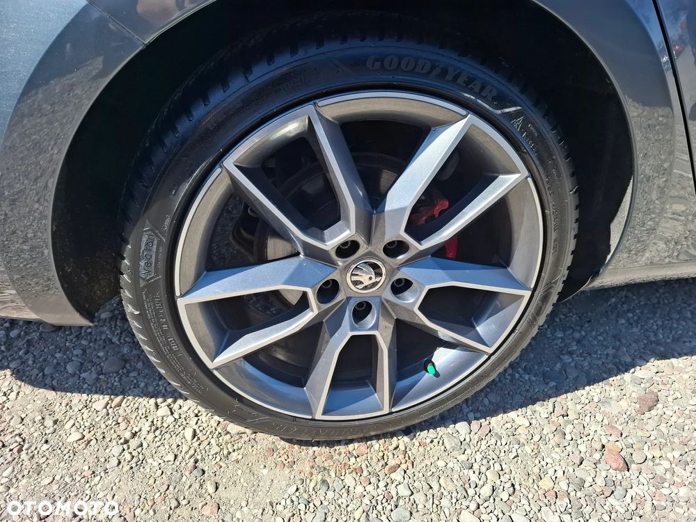 Skoda Octavia 2.0 TDI DSG RS - 16