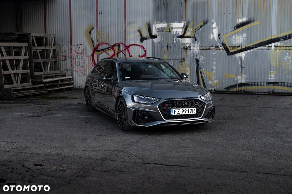 Audi RS4 Avant - 5