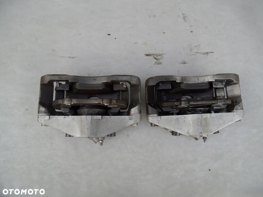 ZACISK HAMULCOWY LEWY PRZÓD VOLVO V40 II 975 - 5