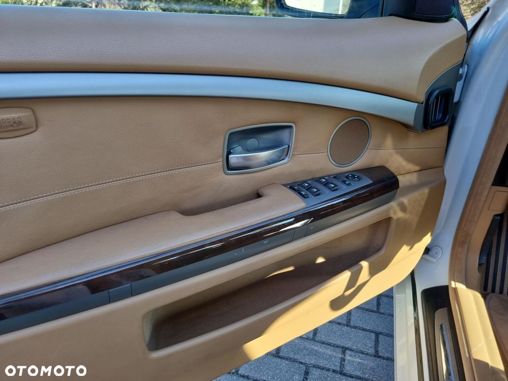 BMW Seria 7 750i - 11