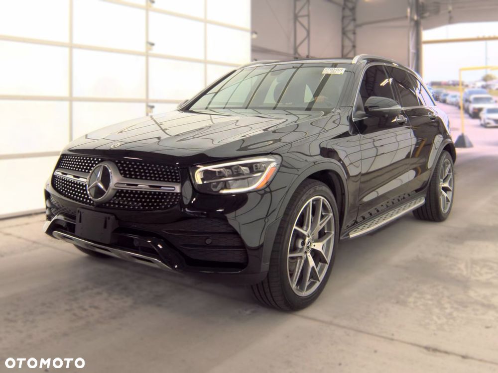 Mercedes-Benz GLC 300 4Matic 9G-TRONIC AMG Line - 2