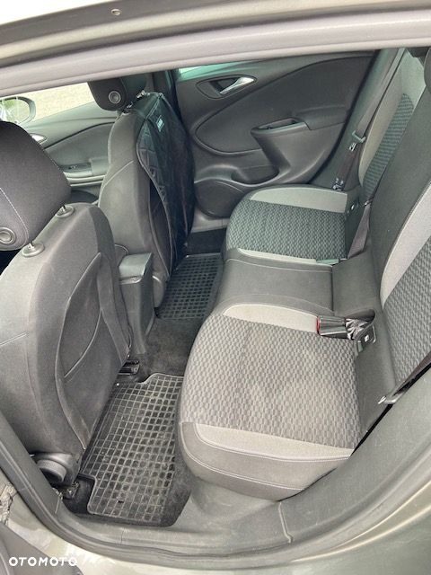 Opel Astra 1.2 T Light S&S - 11