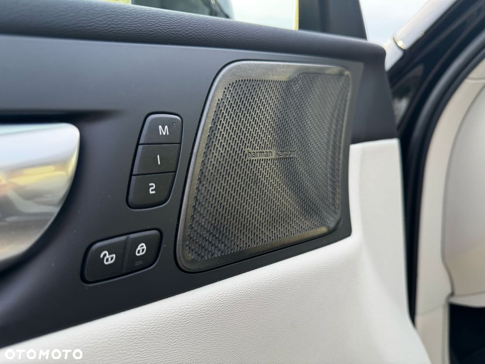 Volvo XC 60 B4 B Plus Dark - 35