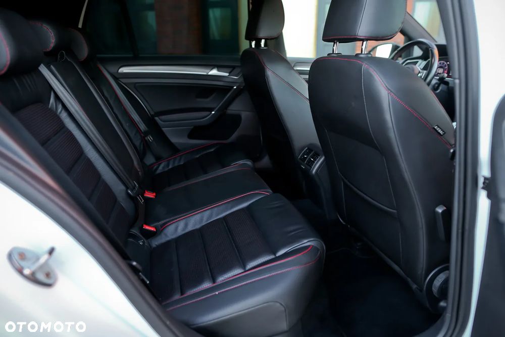 Volkswagen Golf GTI (BlueMotion Technology) DSG - 24