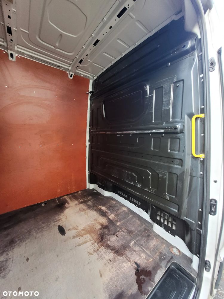 Volkswagen Crafter - 11