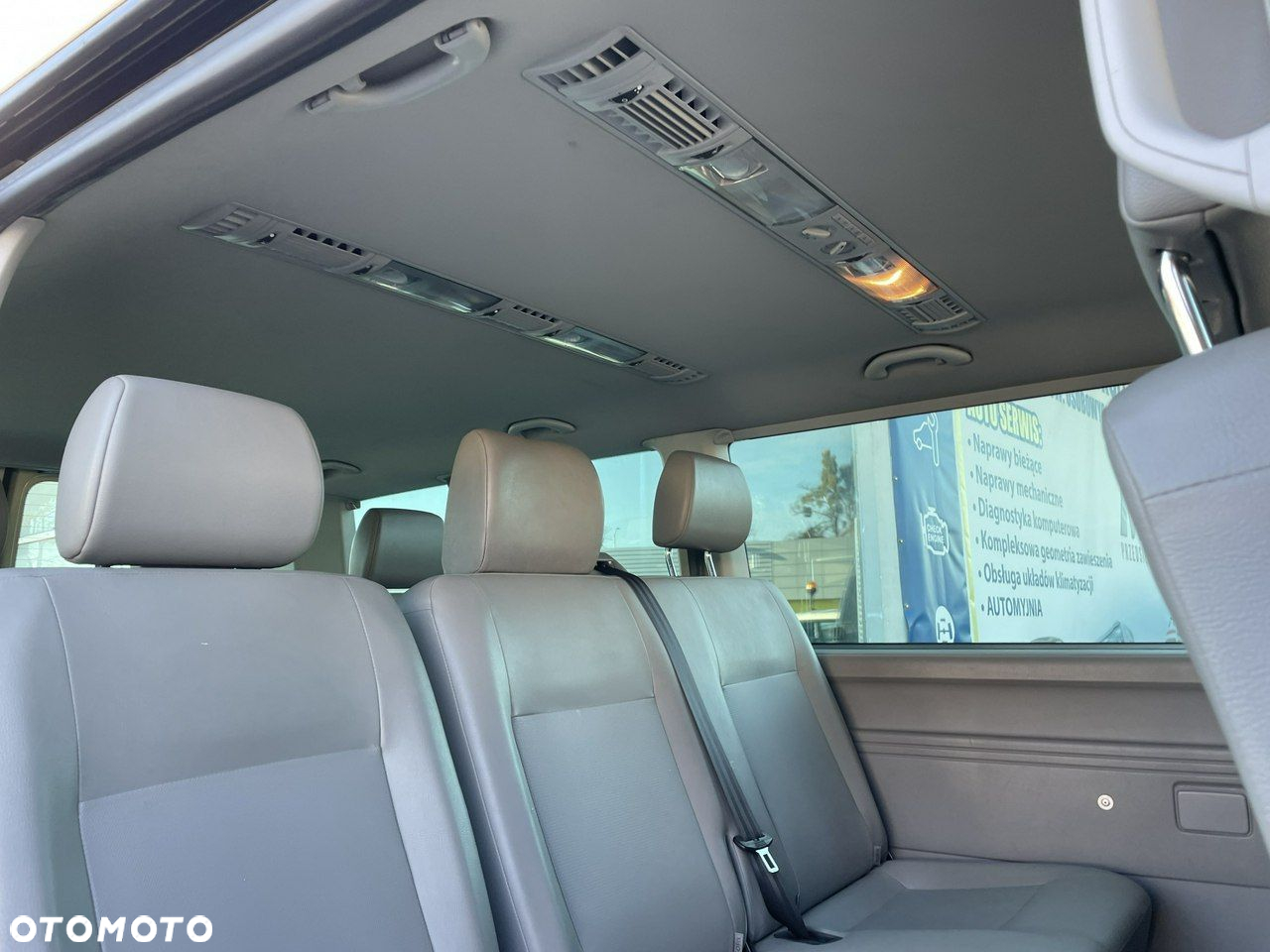 Volkswagen Caravelle - 13