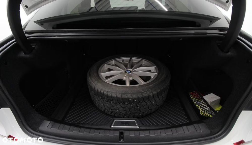 BMW Seria 3 320d xDrive Edition M Sport Shadow - 26