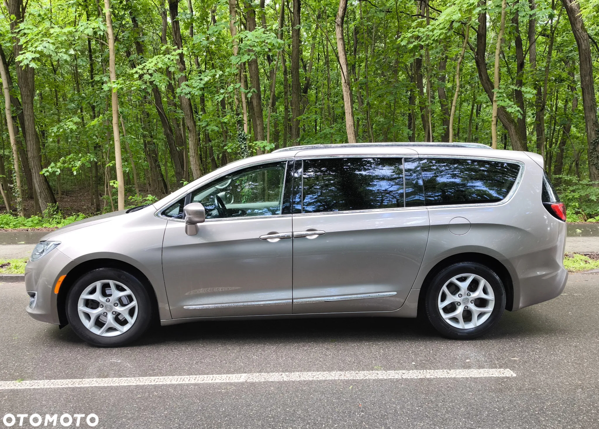 Chrysler Pacifica - 2